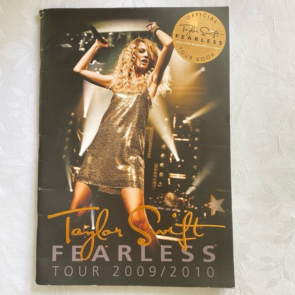 Official Taylor Swift Fearless Tour Book 2009 2010